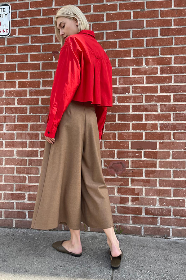 Lightweight Italian cotton shirt vibrant apple red. cropped shirt apple red. singular back box pleat hang loop. Maria McManus Crimson Red Waist-length shirt. McManus Scarlet Red Waist-length shirt. Maria McManus Cropped shirt Apple Red. Maria McManus Biodegradable buttons. Maria McManus Relaxed easy fit Apple Red shirt. Maria McManus Relaxed easy fit Scarlet Red shirt. Cropped button down shirt Apple red. Maria McManus button down shirt Apple Red. Maria McManus button down shirt scarlet. Crimson Red Shirt.