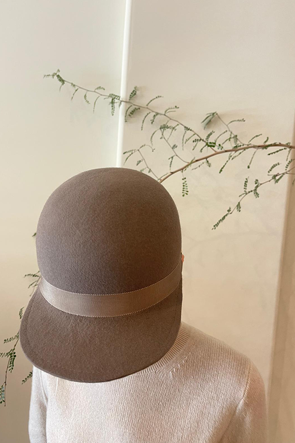 Ines Cap In Taupe